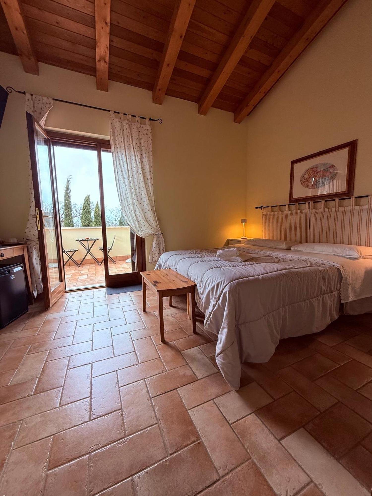 Casale Terre Rosse Bed & Breakfast Saturnia Exterior photo